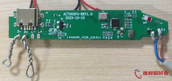 AC7003F4 蓝牙运动耳机.jpg